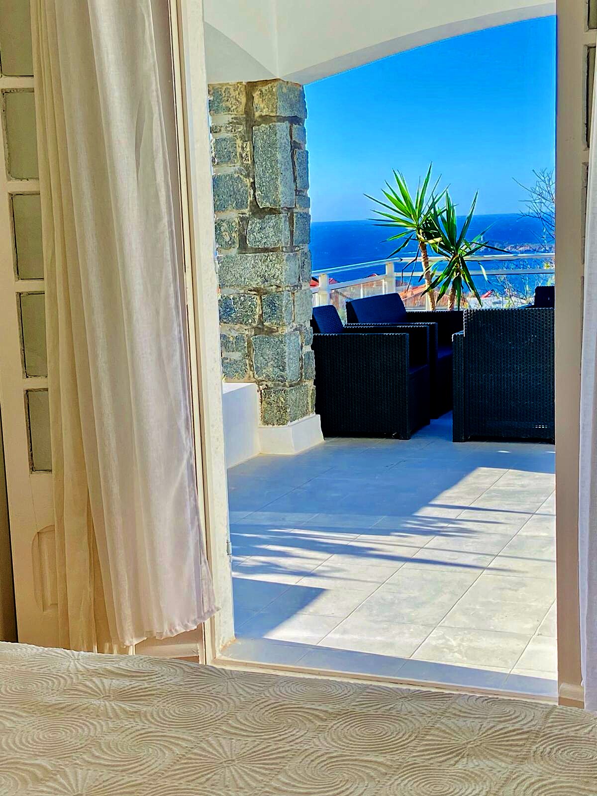 Chambre avec accès terrasse à Villa Montalbo