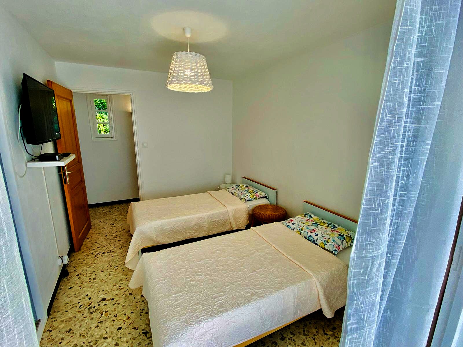 Chambre avec lits jumeaux à Villa Montalbo
