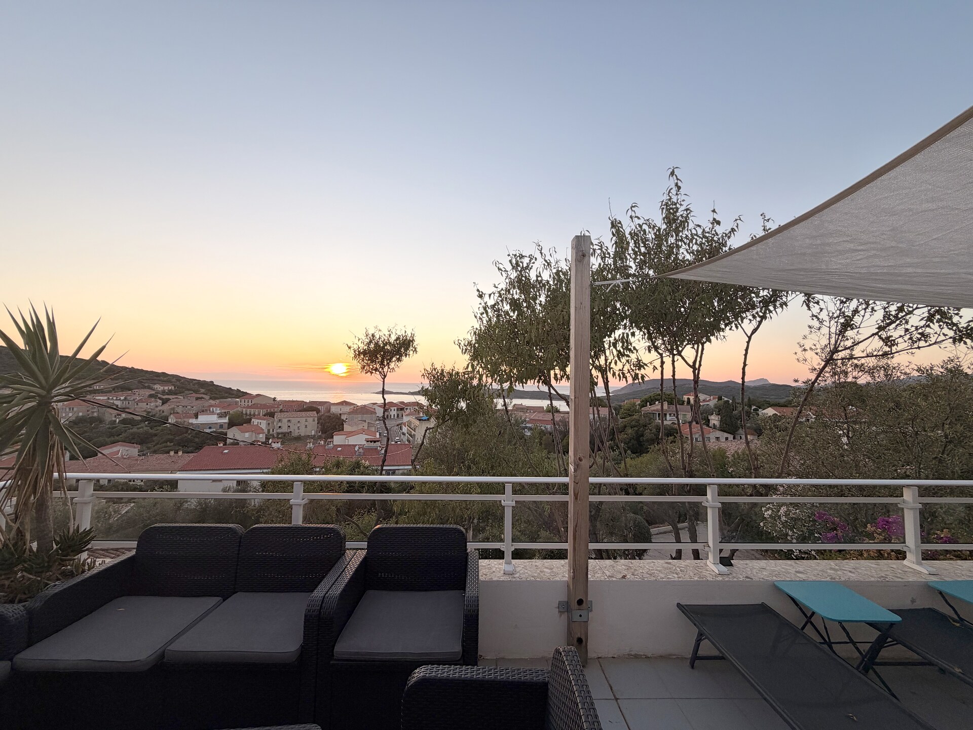 Coucher de soleil depuis la terrasse de Villa Montalbo