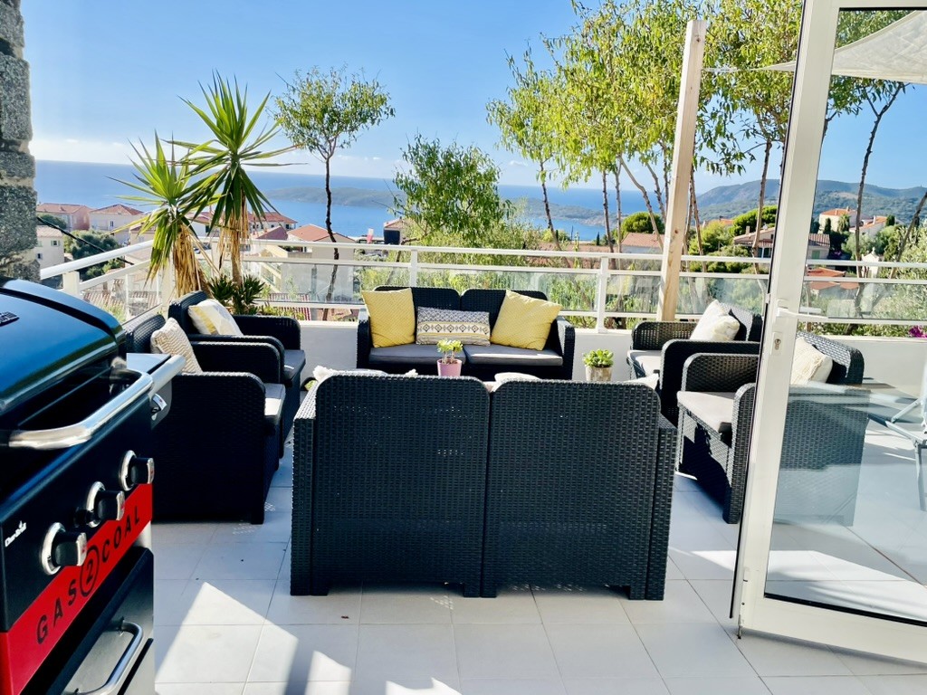 Terrasse avec vue panoramique à Villa Montalbo