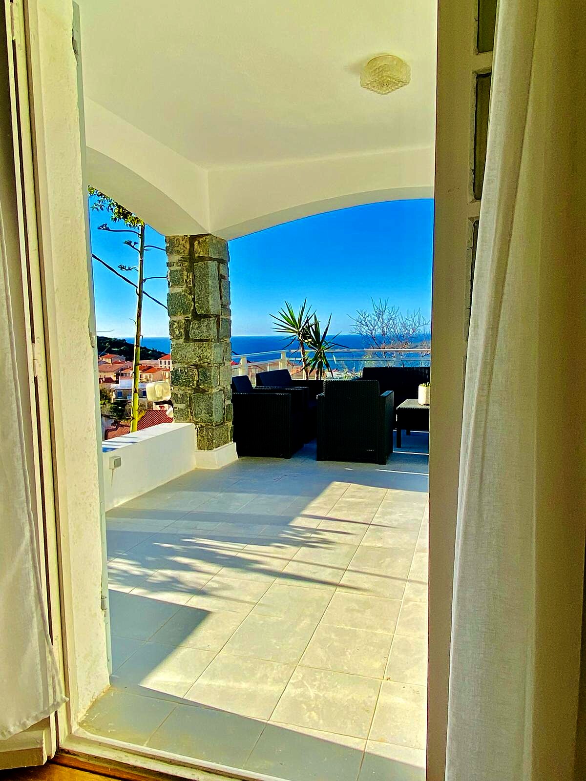 Accès terrasse depuis une chambre à Villa Montalbo